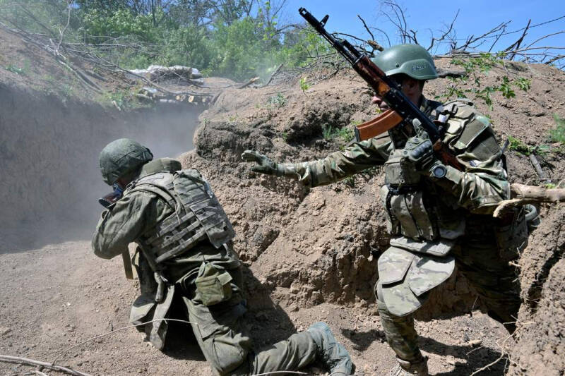 Поддержка рублем: какие выплаты положены участникам СВО