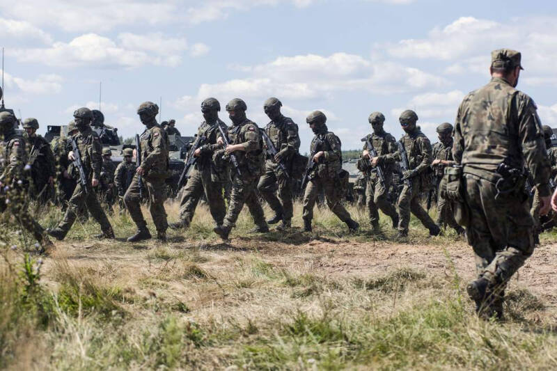 Западный поток: Польша стягивает войска к границе с Белоруссией