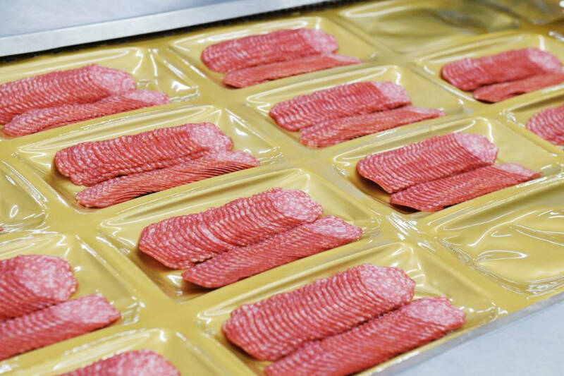 Беда за едой: производителей продуктов проверят на использование запрещенной добавки