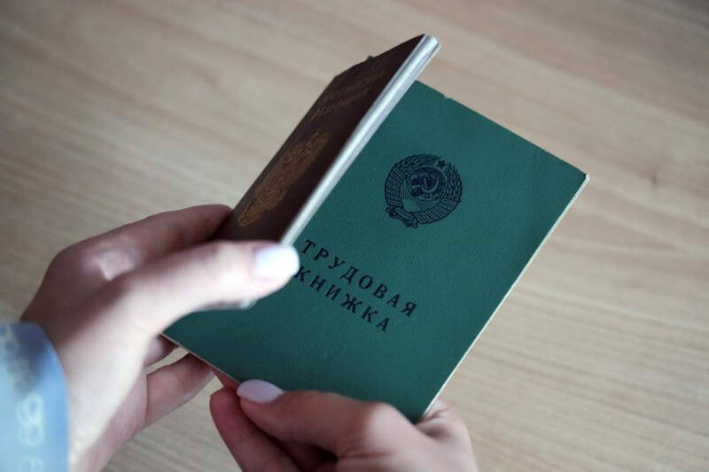 Не мужское это дело: женщин стали вдвое чаще приглашать на работу