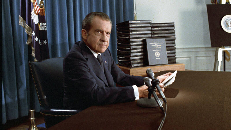 Слушали &mdash; остановили: как разворачивался &laquo;уотергейтский скандал&raquo;