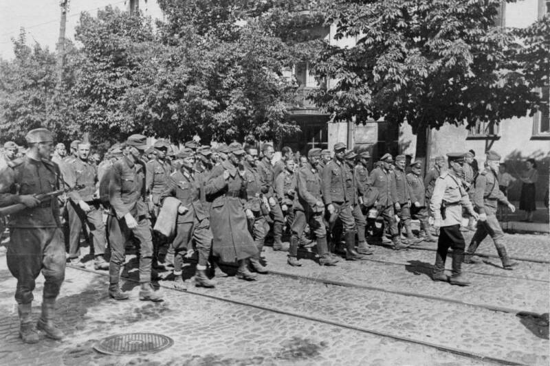 Киевский марш позора: когда по столице советской Украины провели пленных фашистов