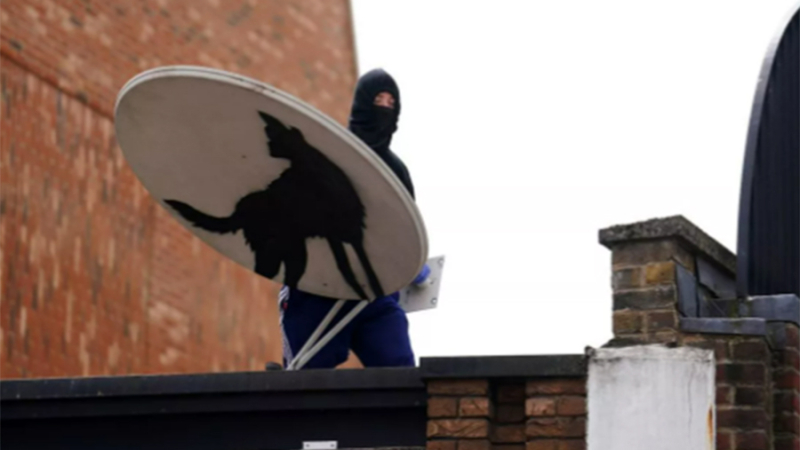 Новую картину Бэнкси украли уличные воры через несколько часов после создания