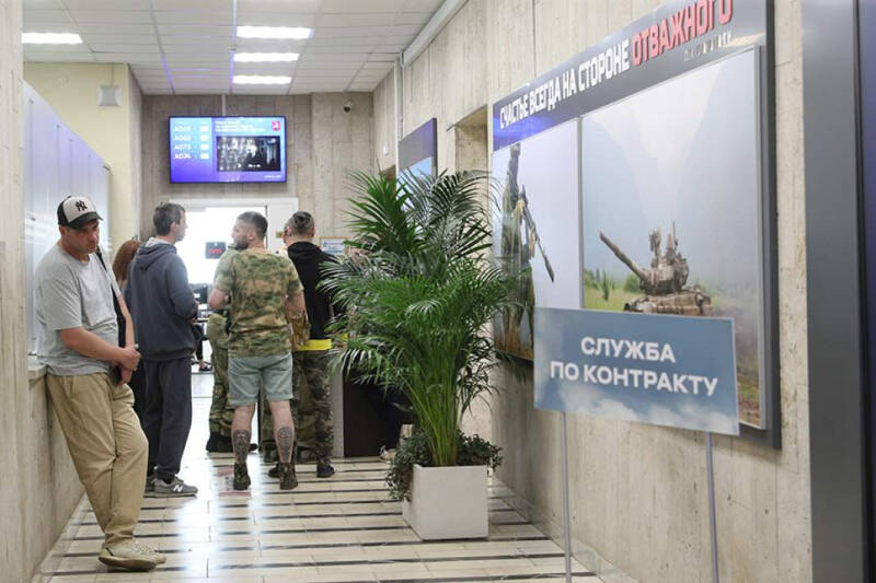 Поддержка рублем: какие выплаты положены участникам СВО