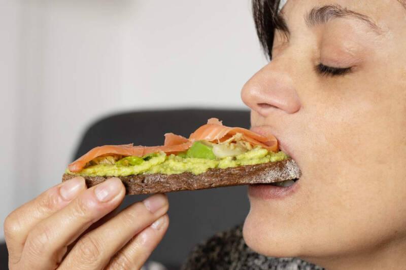 На сон жующим: какие продукты лучше усваиваются утром и вечером